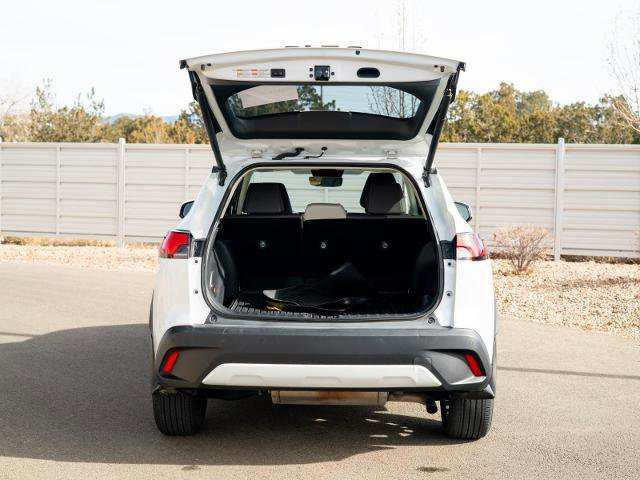 Used 2024 Toyota Corolla Cross XLE image 11