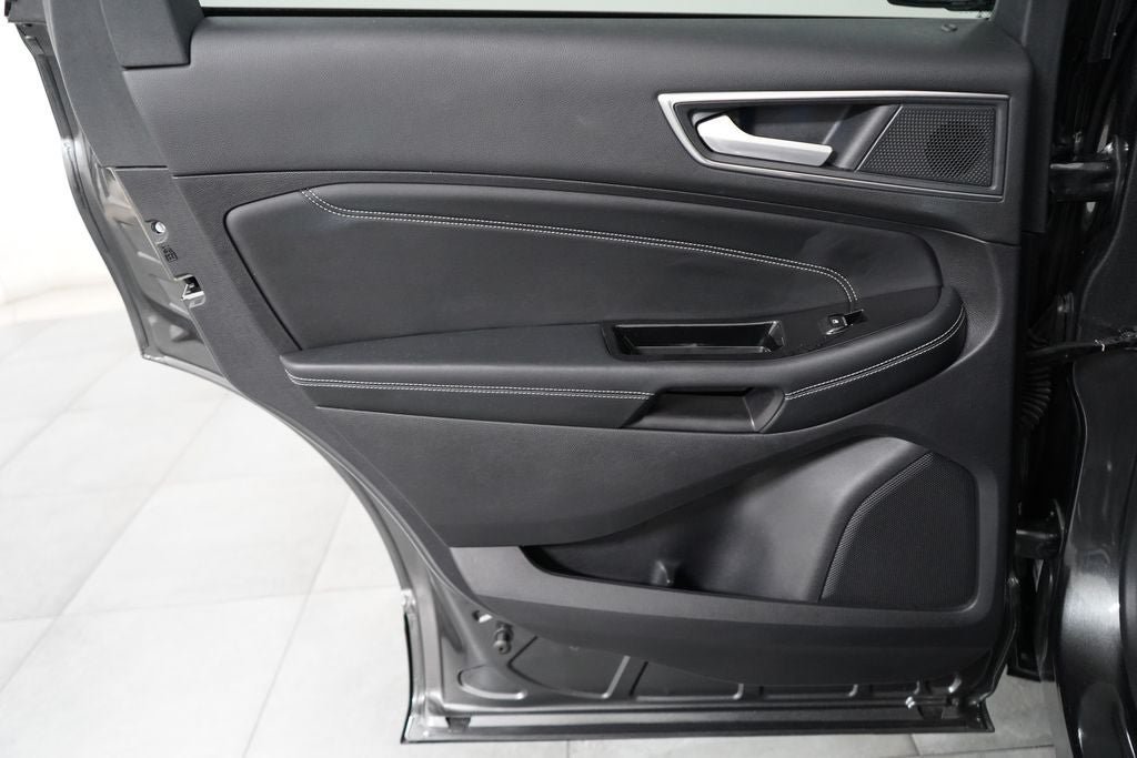 Certified 2020 Ford Edge Titanium FWD image 23