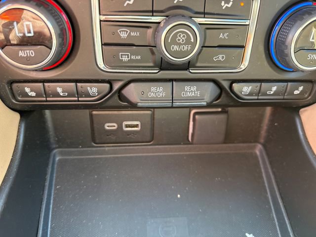 Used 2024 Chevrolet Suburban Premier image 28