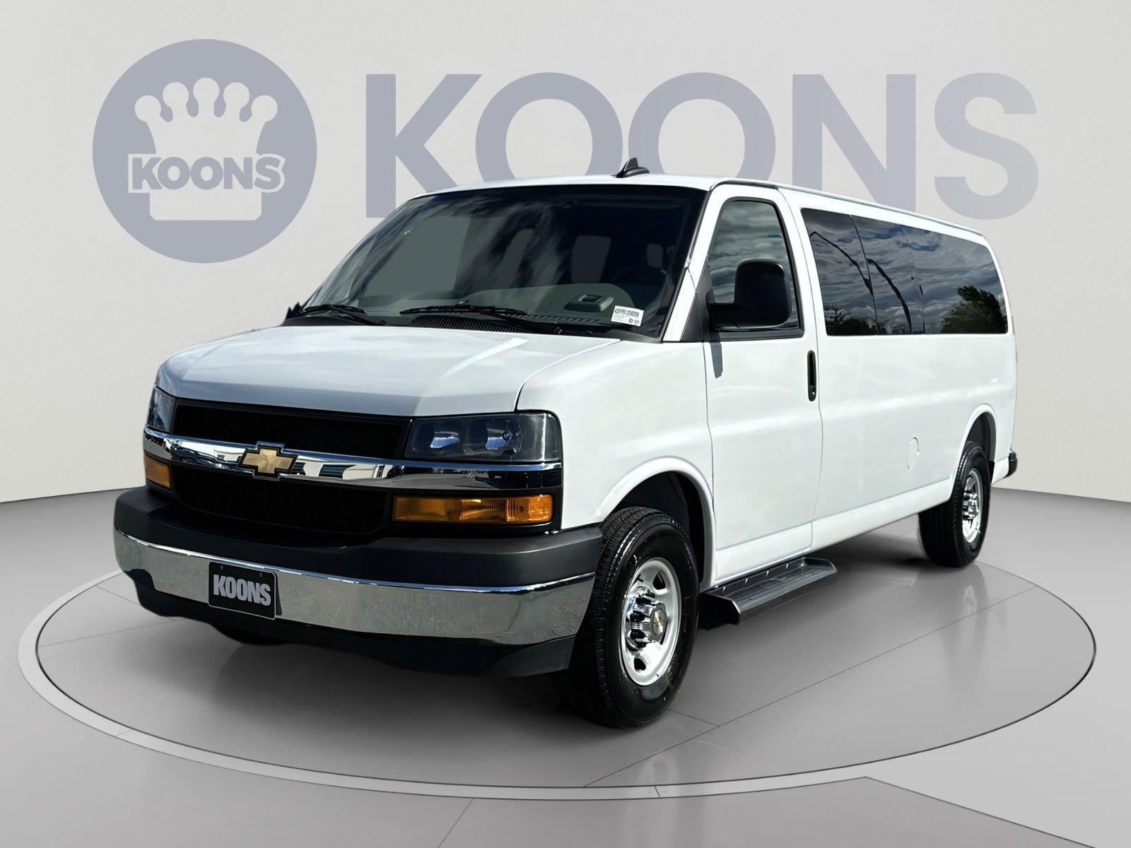 Used 2025 Chevrolet Express 3500 LT w/ LT Preferred Equipment Group RWD image 5