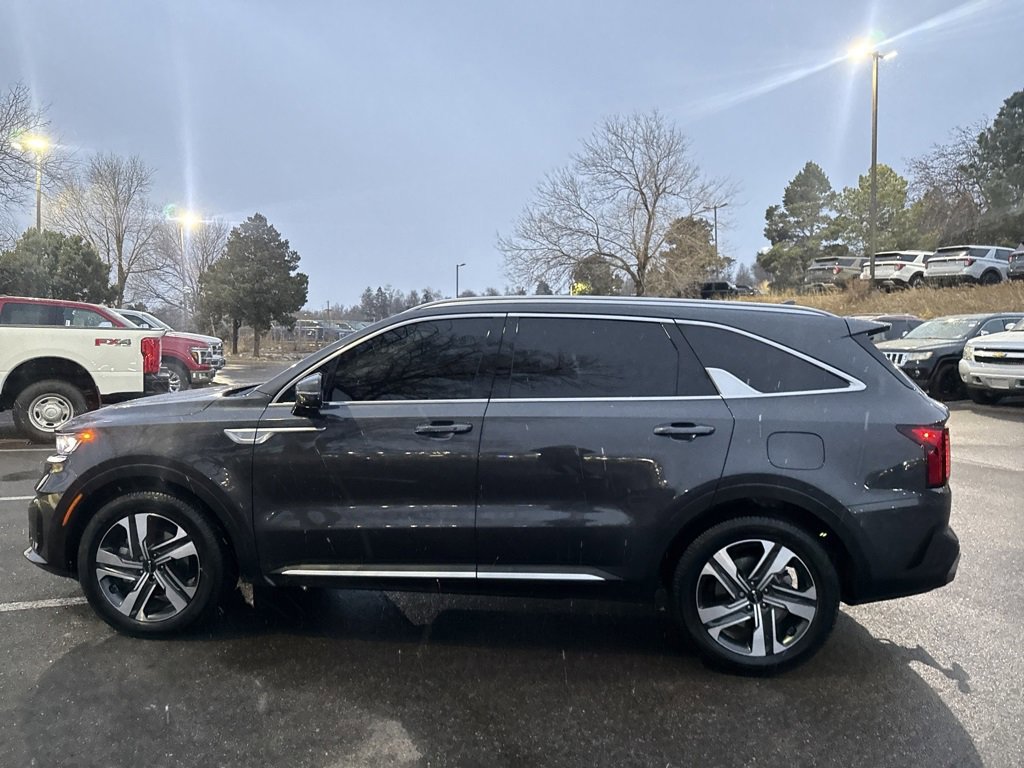 Used 2023 Kia Sorento EX image 2