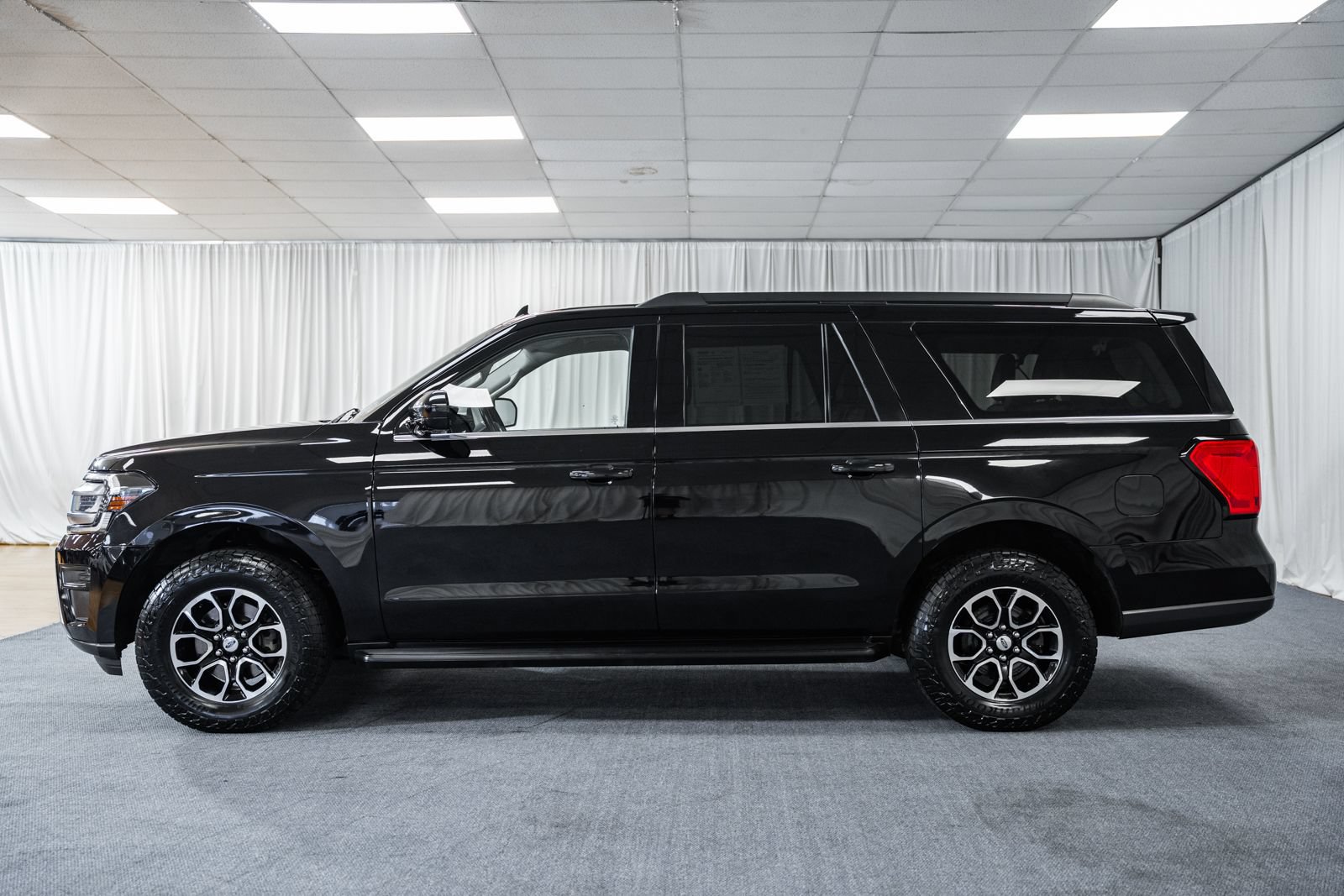Certified 2022 Ford Expedition Max XLT w/ Livery Package AWD/4WD image 5
