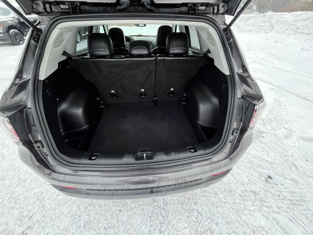 Used 2018 Jeep Compass Latitude image 26