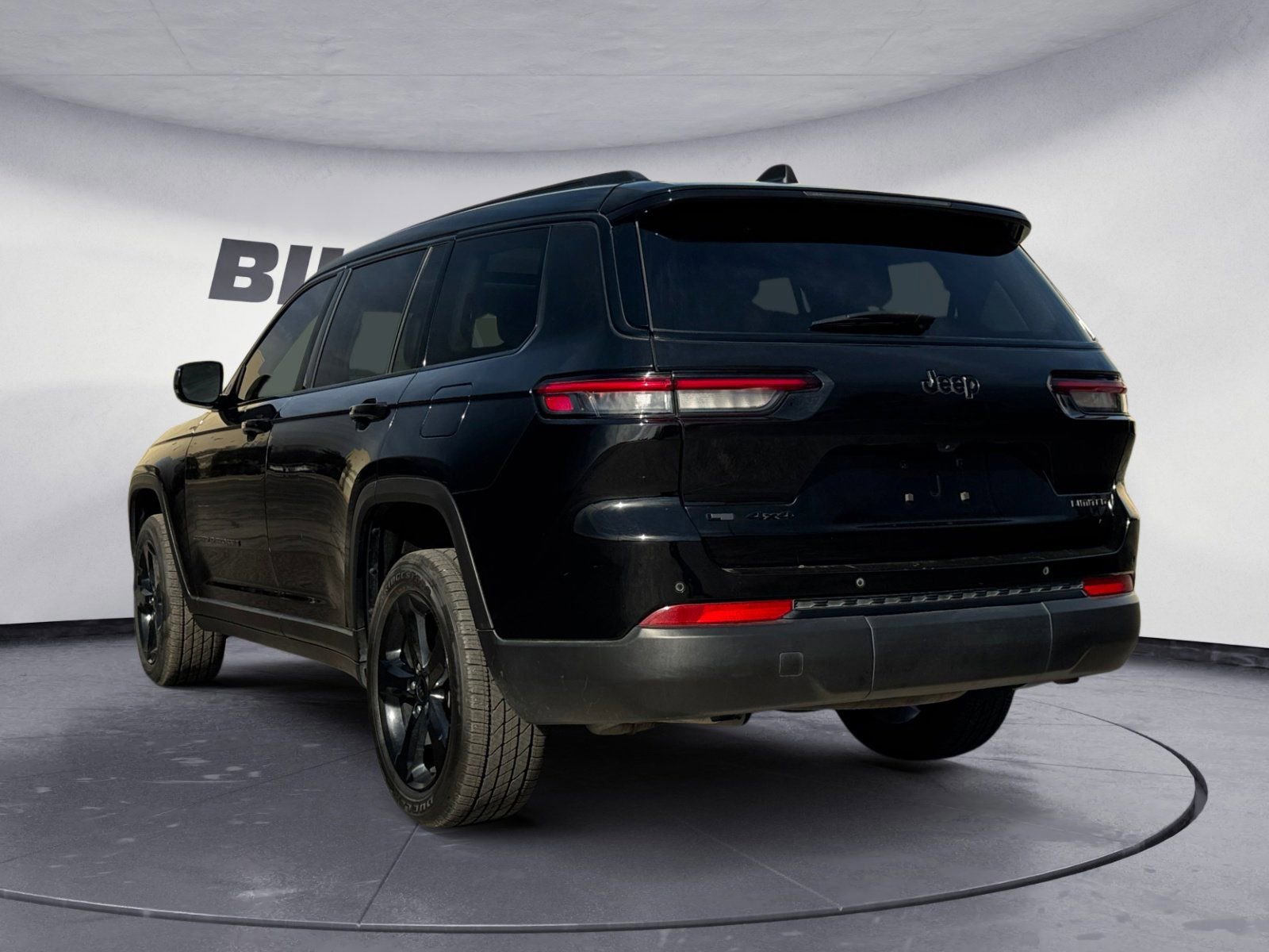 Used 2022 Jeep Grand Cherokee L Limited w/ Black Appearance Package image 3