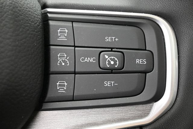 Used 2025 Jeep Wagoneer Series III w/ Premium Group I AWD/4WD image 17