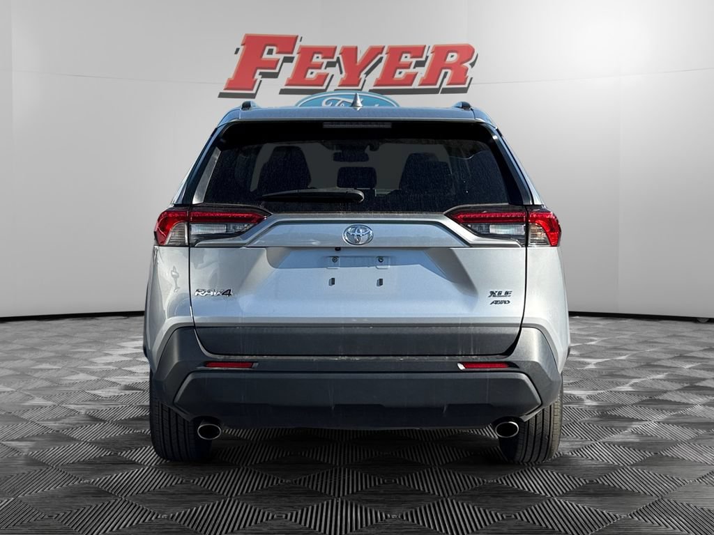 Used 2023 Toyota RAV4 XLE AWD/4WD image 4