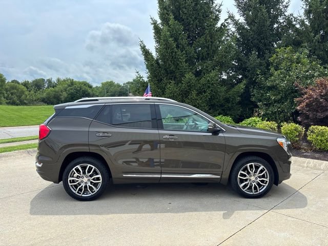 Used 2023 GMC Terrain Denali w/ Denali Premium Package AWD/4WD image 7