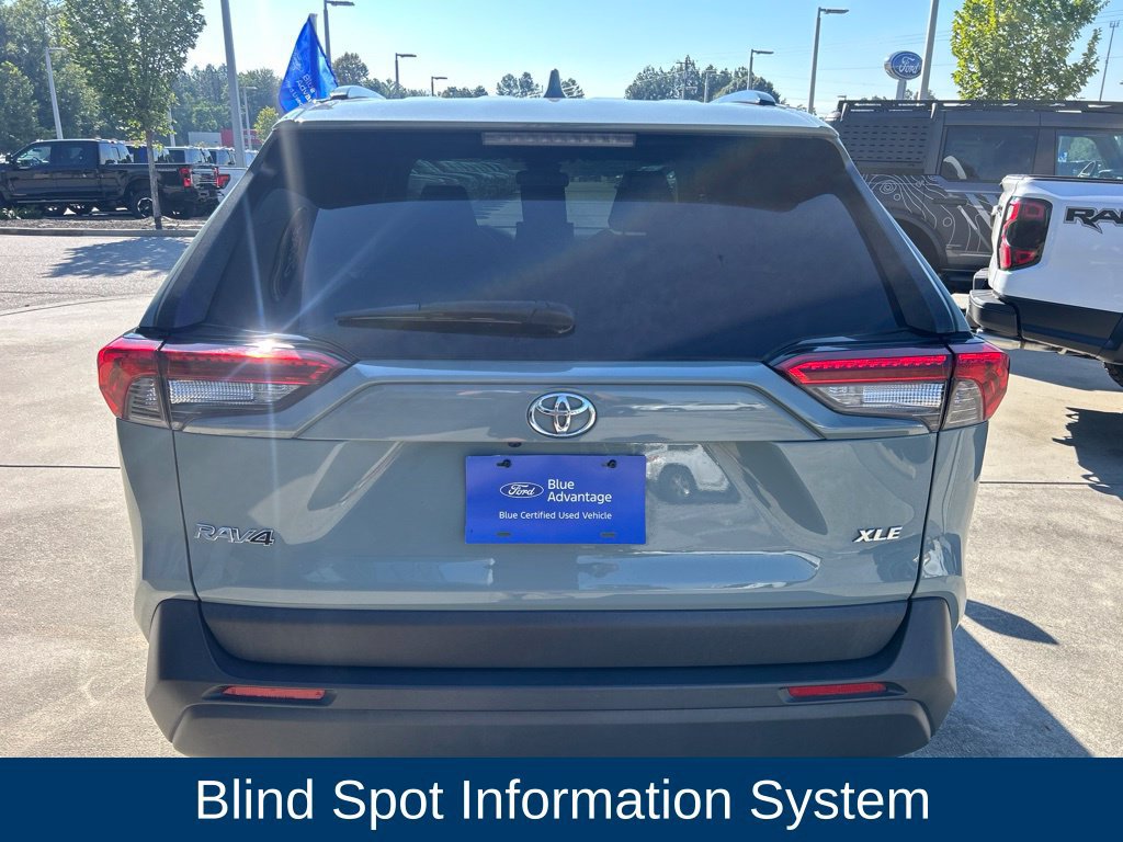 Used 2021 Toyota RAV4 XLE w/ Convenience Package FWD image 6