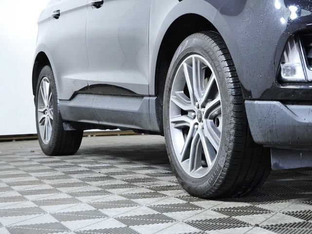 Certified 2024 Ford Edge Titanium AWD/4WD image 2