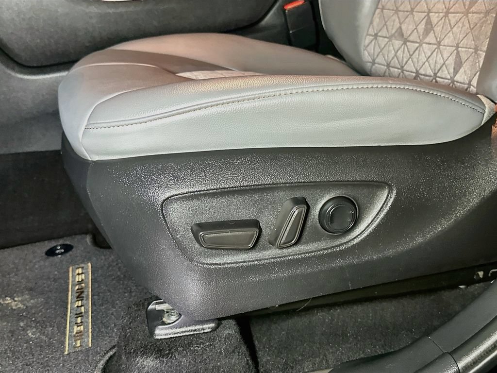 Used 2022 Toyota Highlander Bronze Edition AWD/4WD image 18