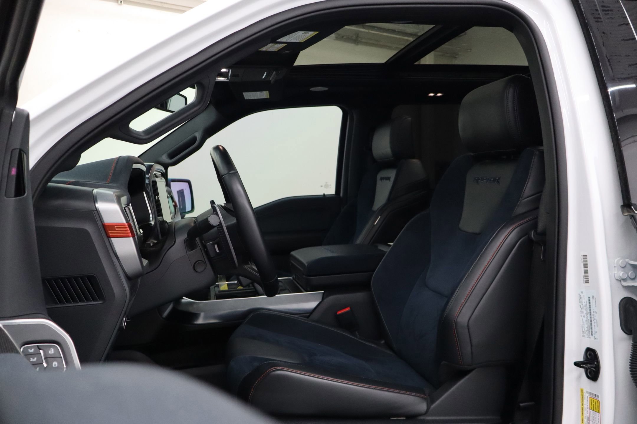 Certified 2022 Ford F150 Raptor w/ Equipment Group 801A High image 17