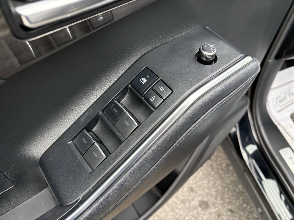 Used 2020 Toyota Highlander Limited image 25