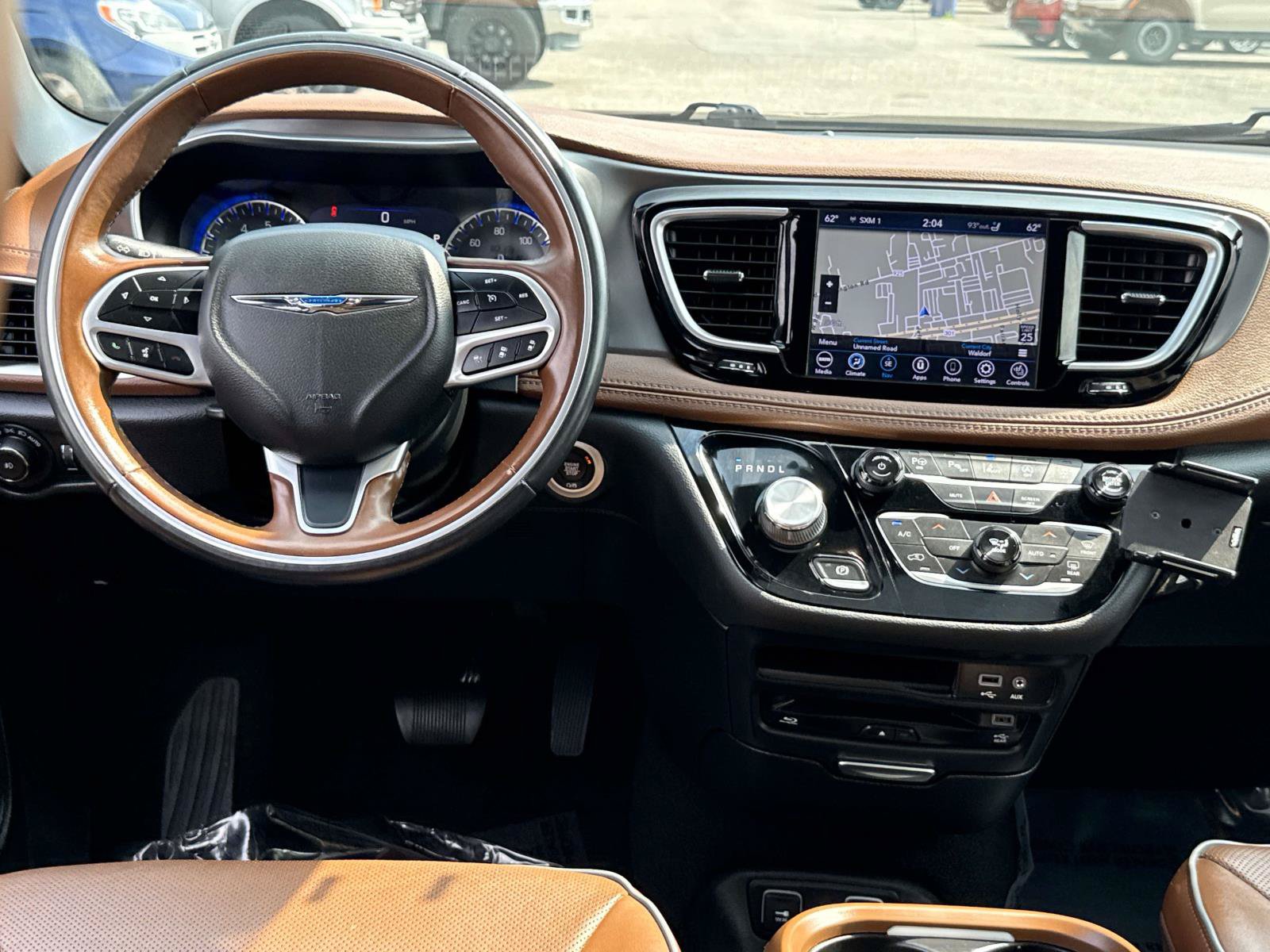 Used 2020 Chrysler Pacifica Limited w/ Advanced Safetytec Group FWD image 7