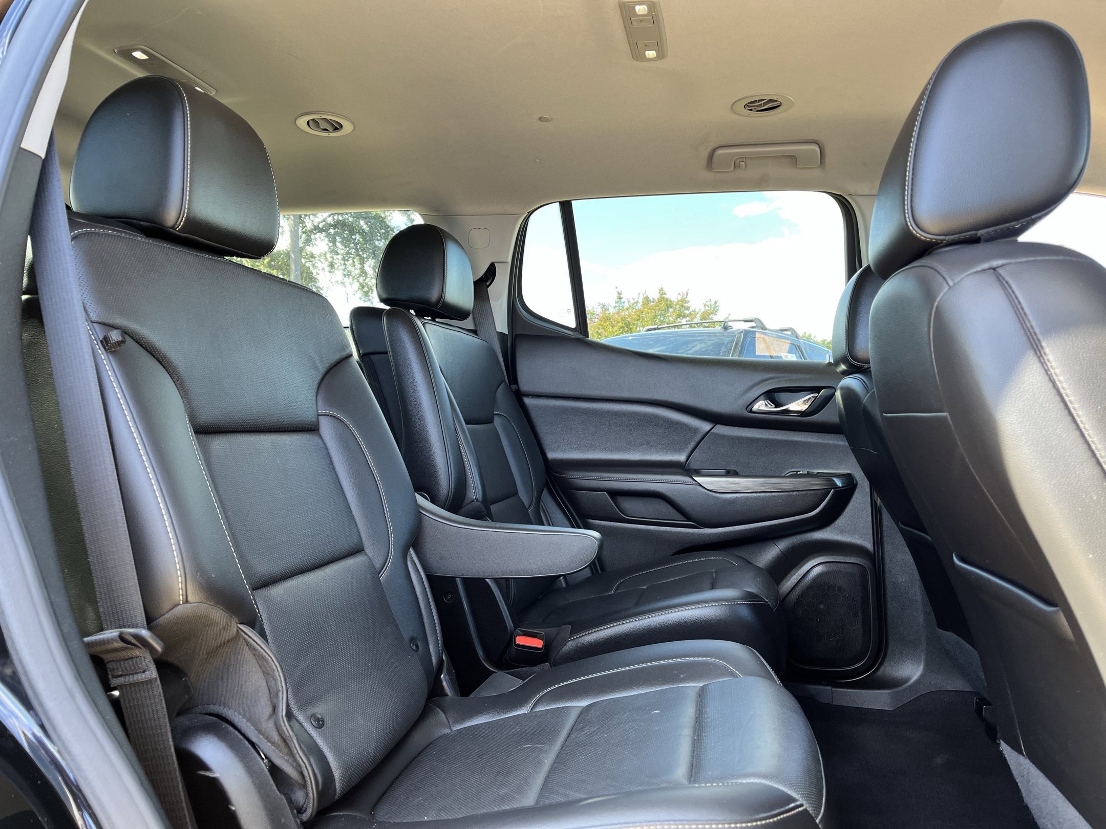 Used 2023 GMC Acadia SLT FWD image 27