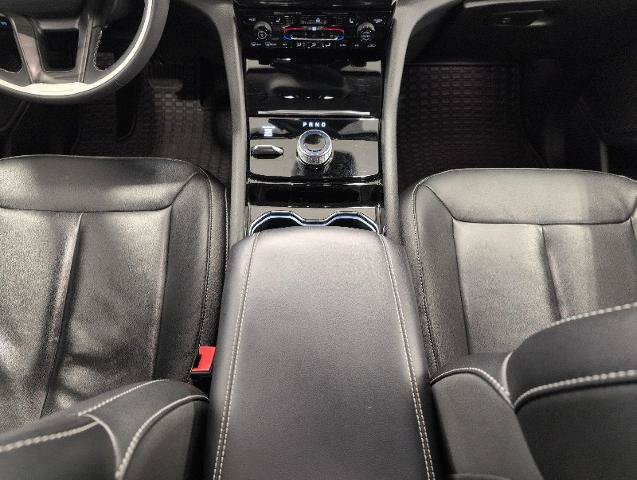 Used 2023 Jeep Grand Cherokee Limited w/ Black Appearance Package AWD/4WD image 17