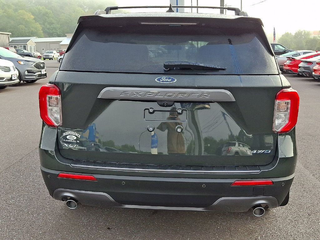Certified 2022 Ford Explorer XLT w/ Equipment Group 202A AWD/4WD image 9