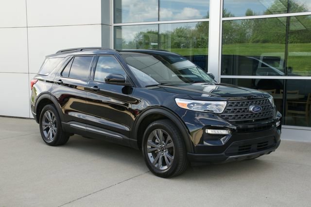 Certified 2022 Ford Explorer XLT w/ Equipment Group 202A AWD/4WD image 7