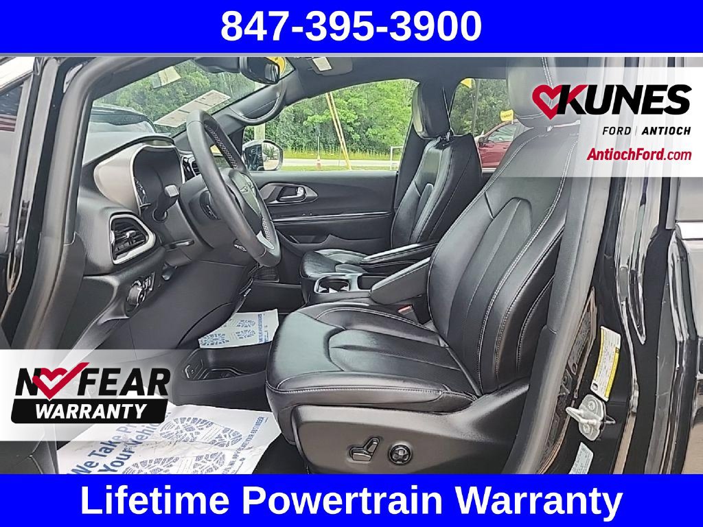 Used 2025 Chrysler Pacifica Select FWD image 22