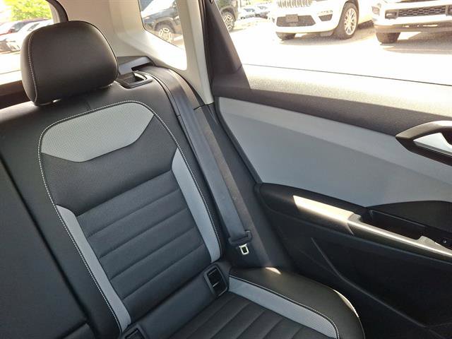 Used 2022 Volkswagen Taos SEL w/ Panoramic Sunroof Package AWD/4WD image 5