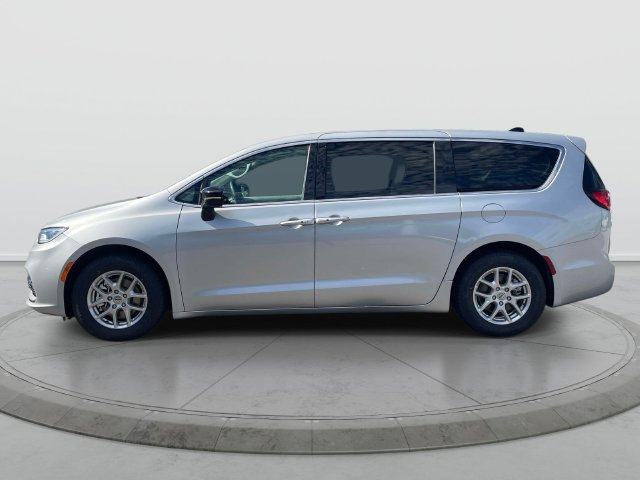 Used 2024 Chrysler Pacifica Touring-L FWD image 35