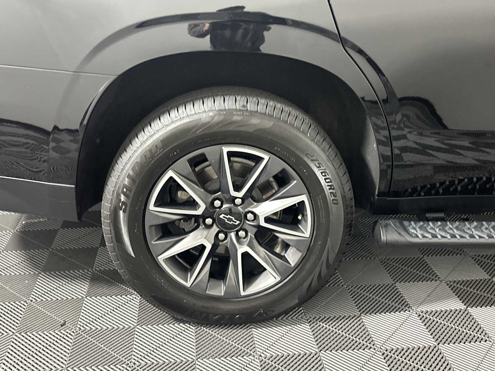 Used 2023 Chevrolet Tahoe Z71 w/ Luxury Package image 19