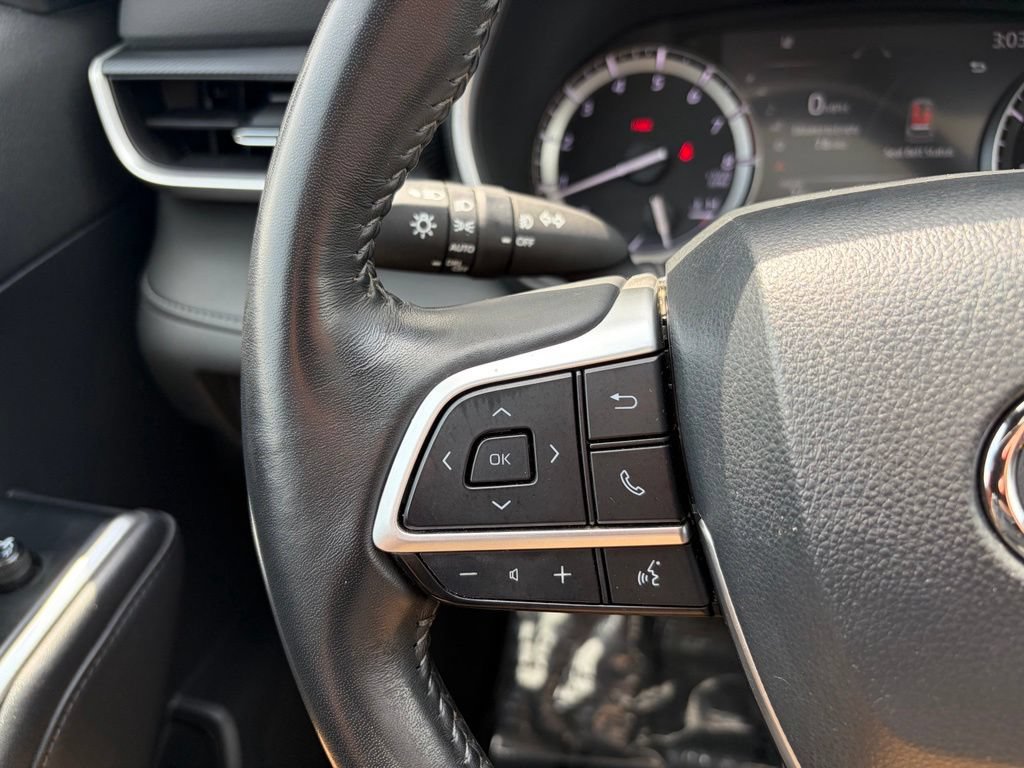 Used 2022 Toyota Highlander XSE AWD/4WD image 37