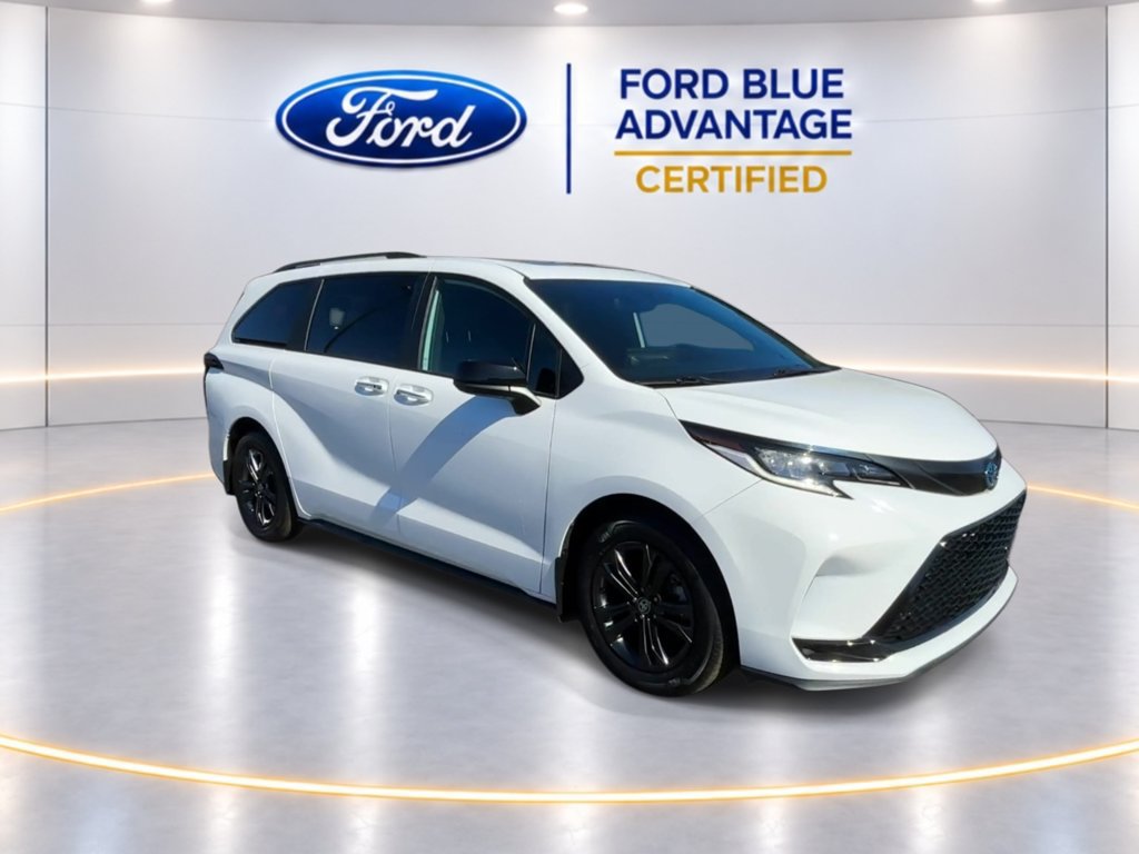 Used 2025 Toyota Sienna XSE AWD/4WD image 2