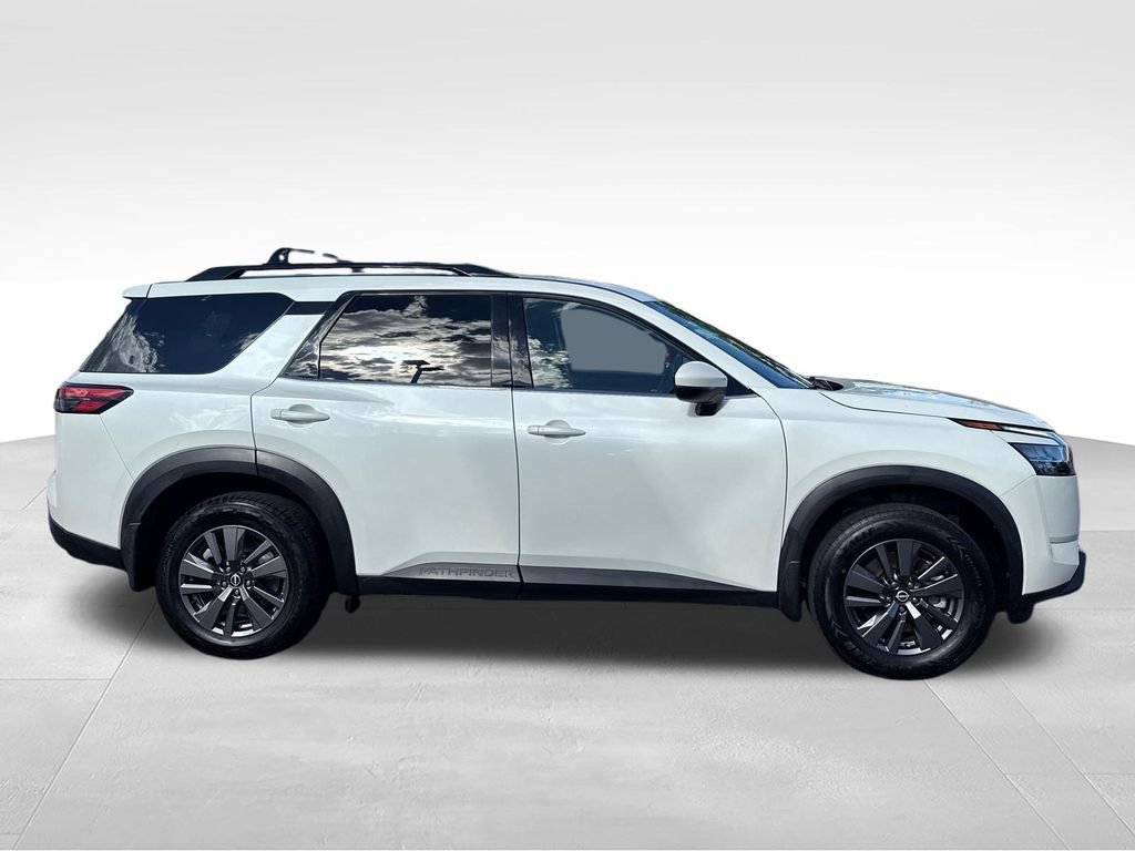 Used 2022 Nissan Pathfinder SV w/ SV Black Package FWD image 11