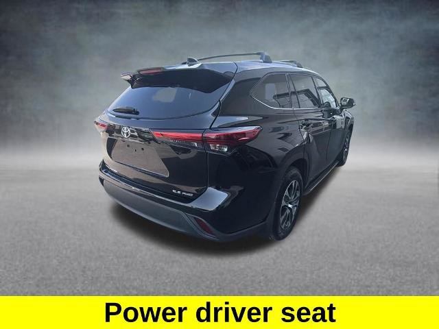 Used 2022 Toyota Highlander XLE AWD/4WD image 5