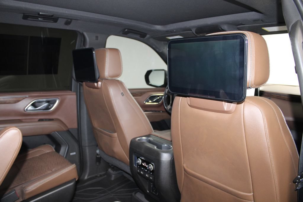 Used 2021 Chevrolet Suburban High Country RWD image 36