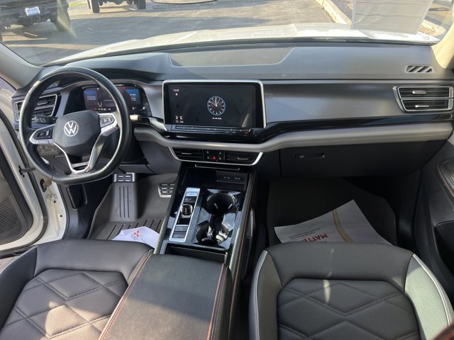 Used 2024 Volkswagen Atlas Peak Edition SE AWD/4WD image 18