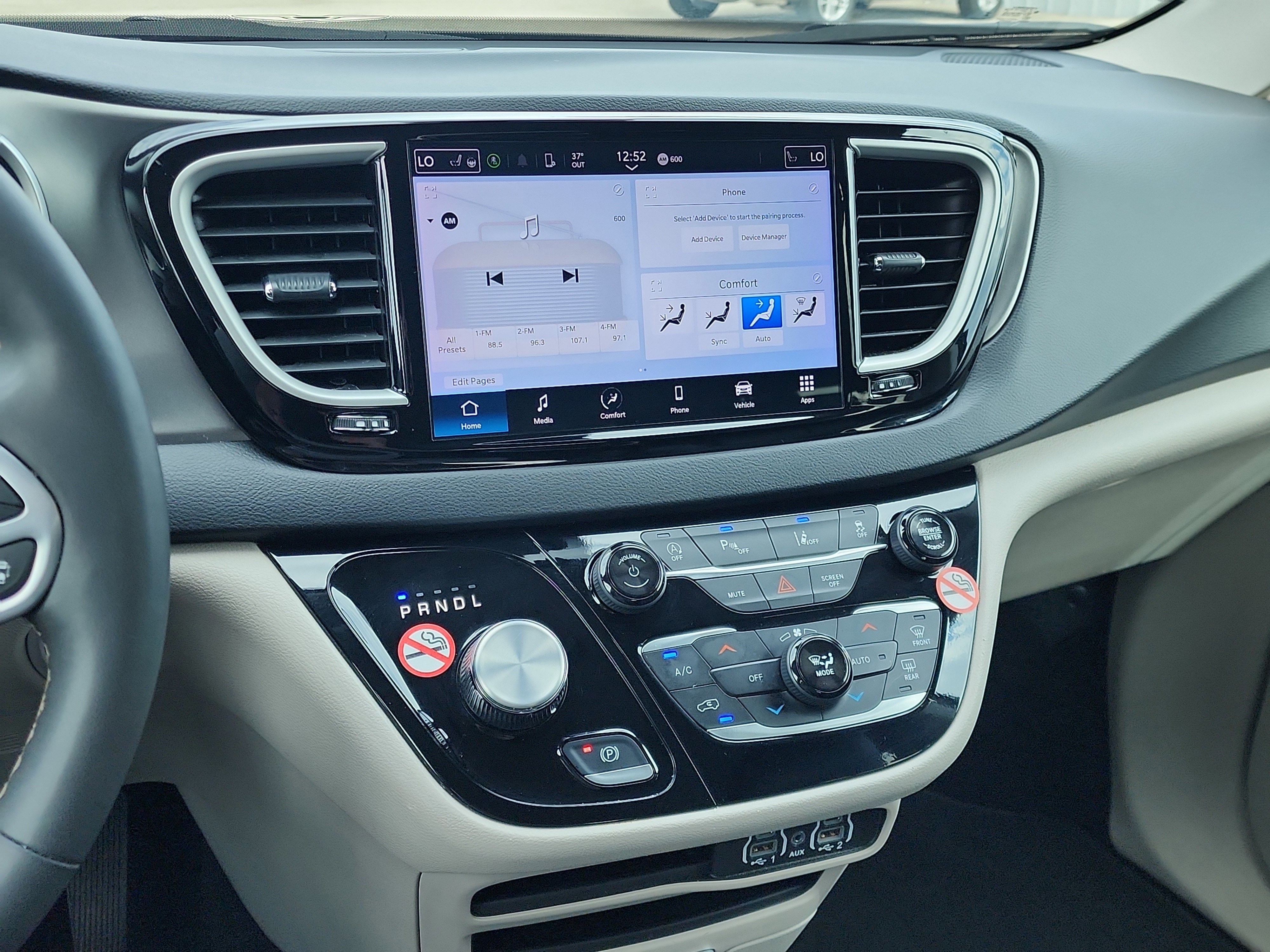 Used 2024 Chrysler Pacifica Touring-L image 25