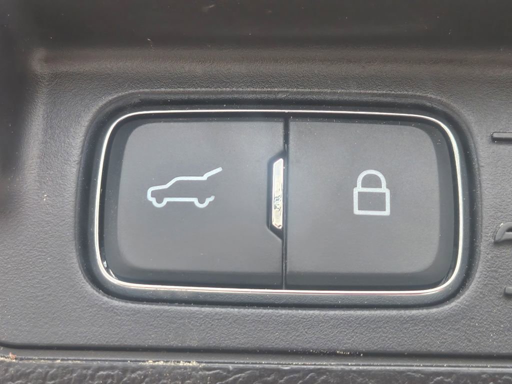 Certified 2022 Ford Explorer Limited AWD/4WD image 15