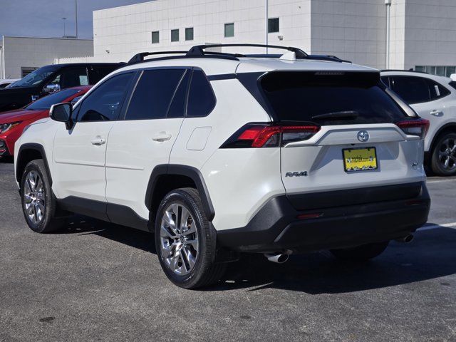 Used 2021 Toyota RAV4 XLE Premium image 5