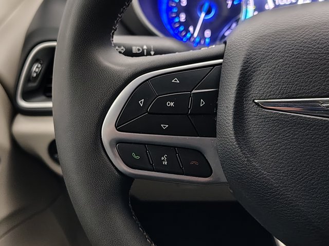 Used 2024 Chrysler Pacifica Touring-L FWD image 33