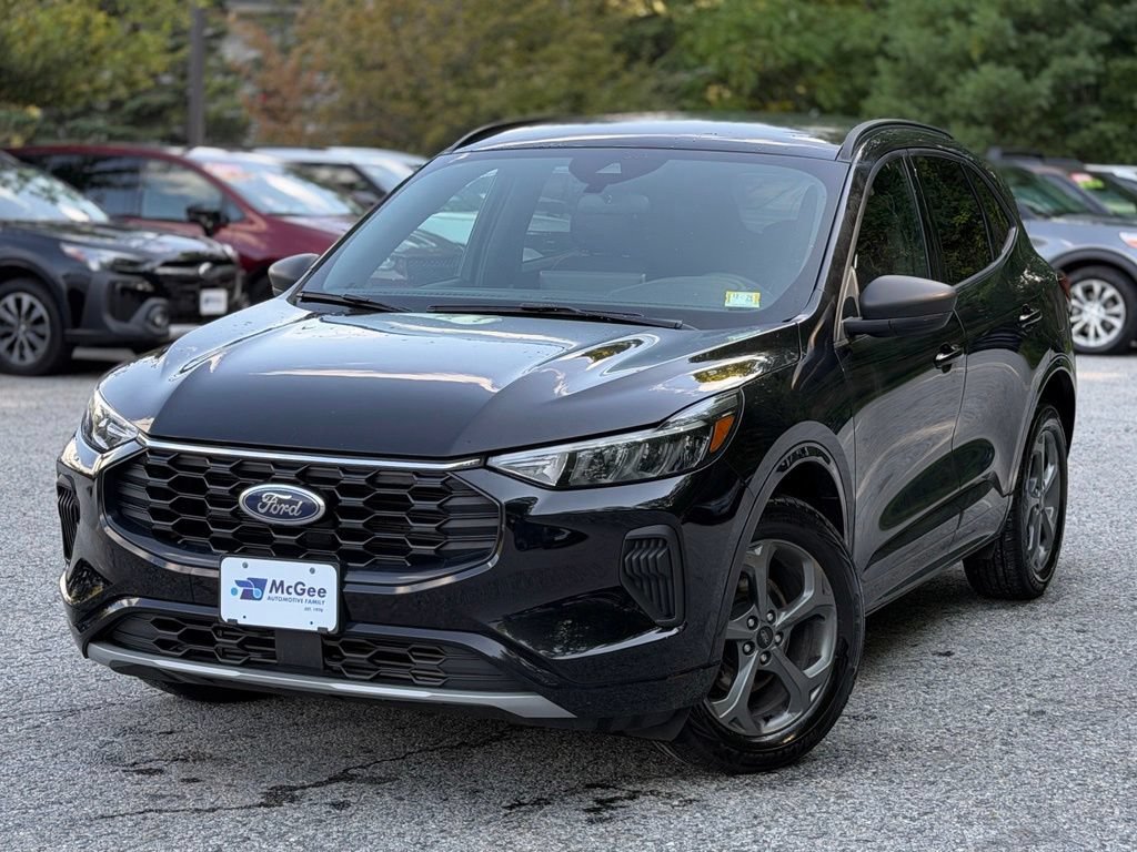 Certified 2025 Ford Escape ST-Line Select AWD/4WD image 1