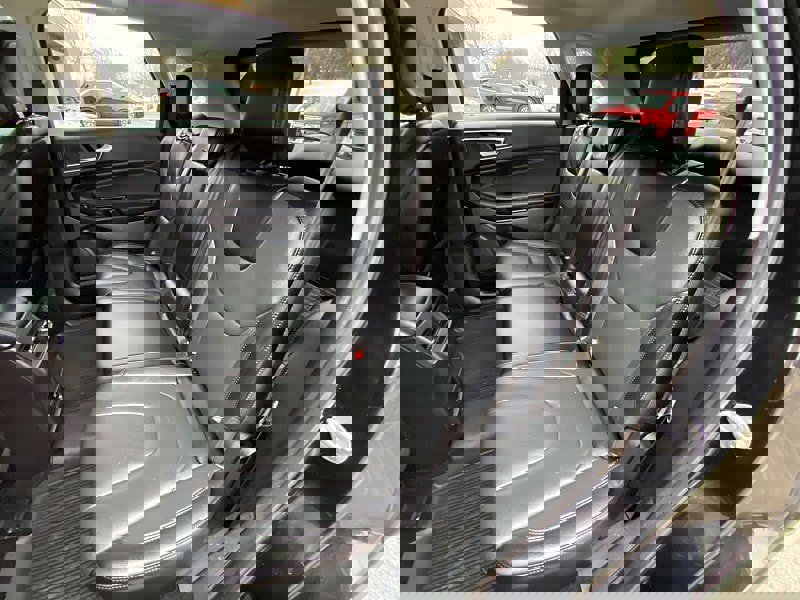 Certified 2018 Ford Edge Titanium w/ Technology Package image 33