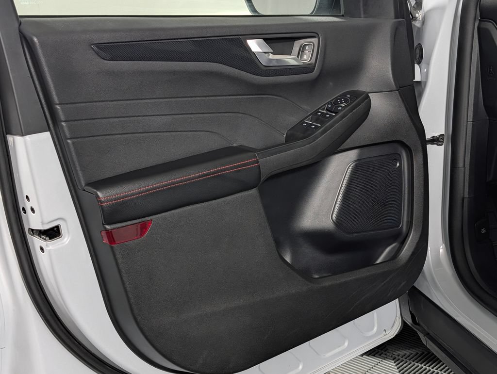 Certified 2025 Ford Escape ST-Line FWD image 25