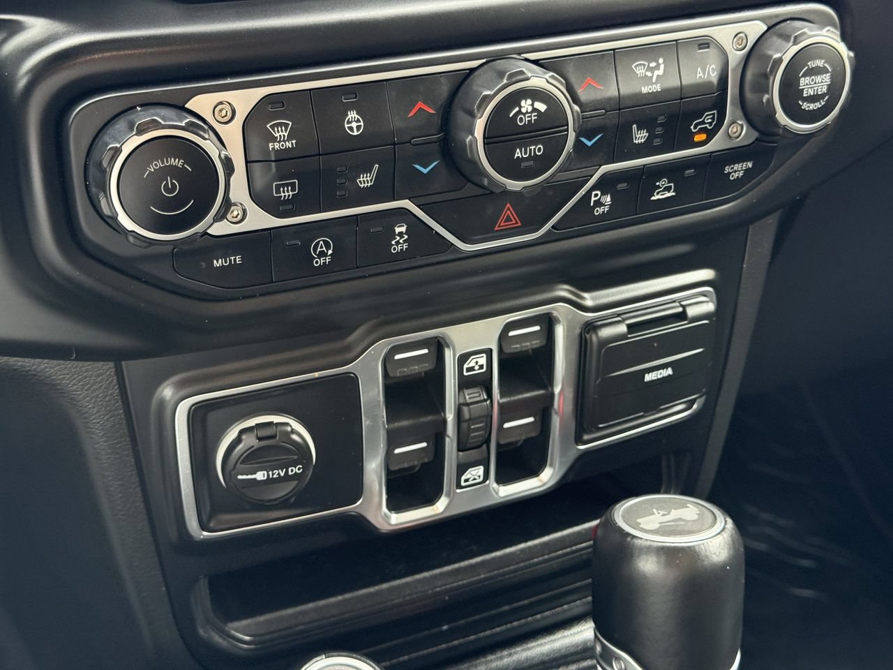 Used 2021 Jeep Wrangler Unlimited Sahara AWD/4WD image 19