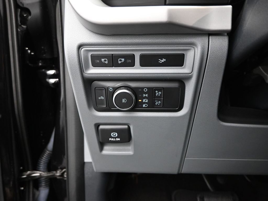 Certified 2022 Ford F150 XLT w/ Equipment Group 302A High image 40