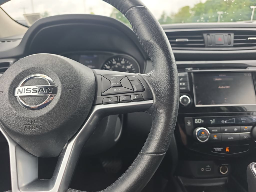 Used 2018 Nissan Rogue SV AWD/4WD image 29
