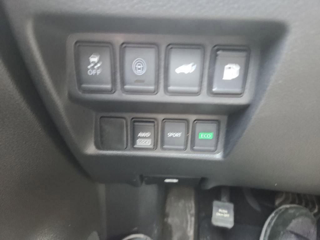 Used 2019 Nissan Rogue SV image 30