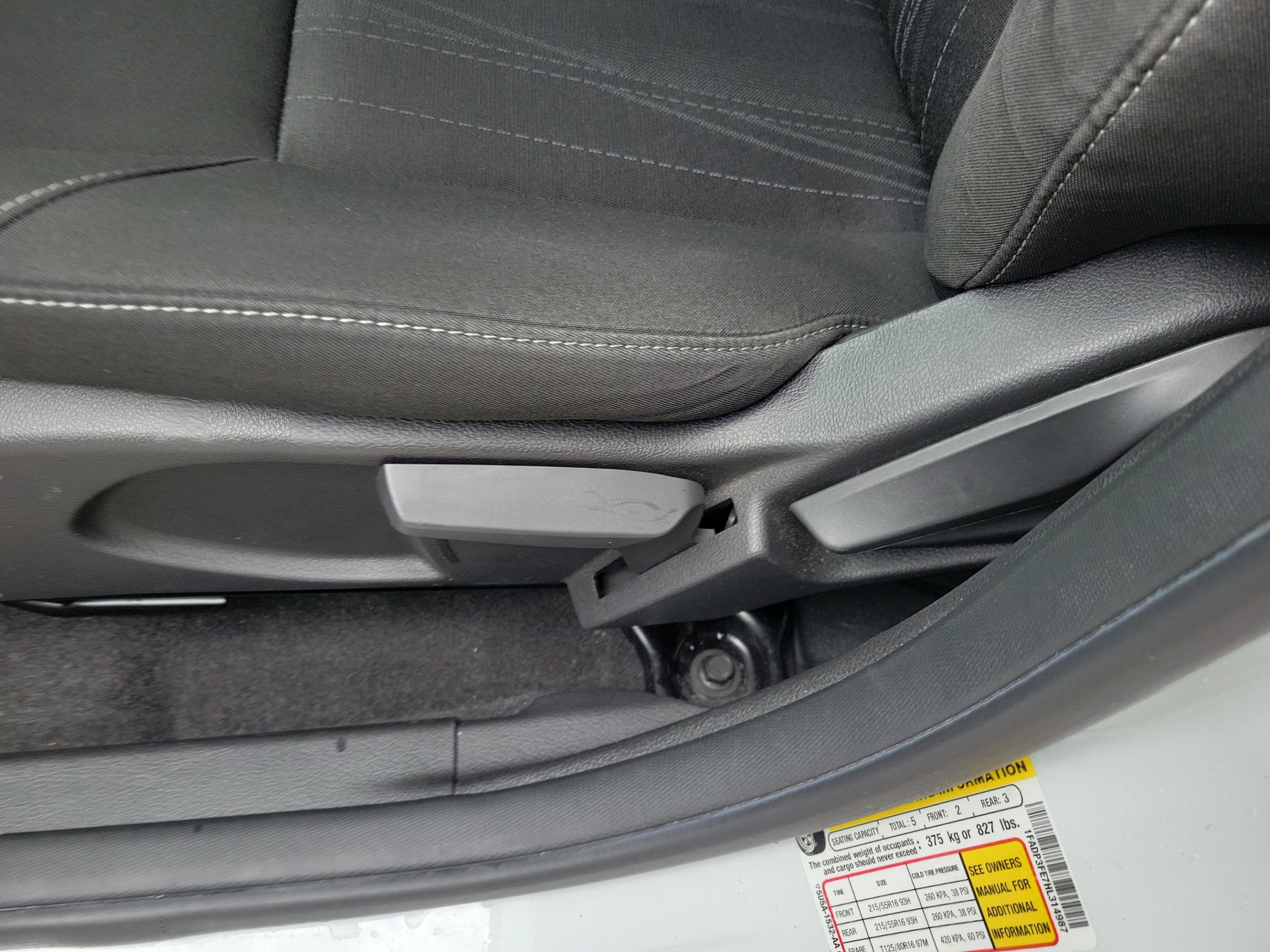 Certified 2017 Ford Focus SE FWD image 18