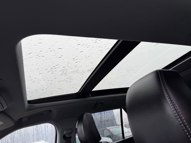 Certified 2022 Ford Explorer XLT w/ Equipment Group 202A image 9