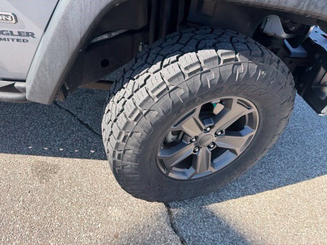 Used 2017 Jeep Wrangler Unlimited Rubicon AWD/4WD image 38