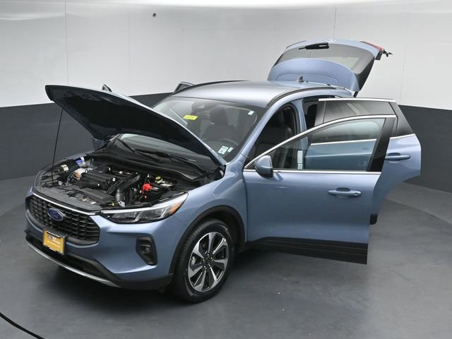 Certified 2025 Ford Escape Platinum AWD/4WD image 54
