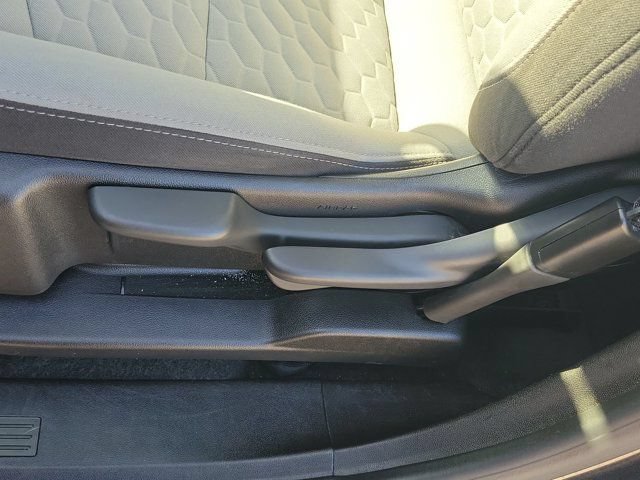 Used 2021 Chevrolet Equinox LS FWD image 23
