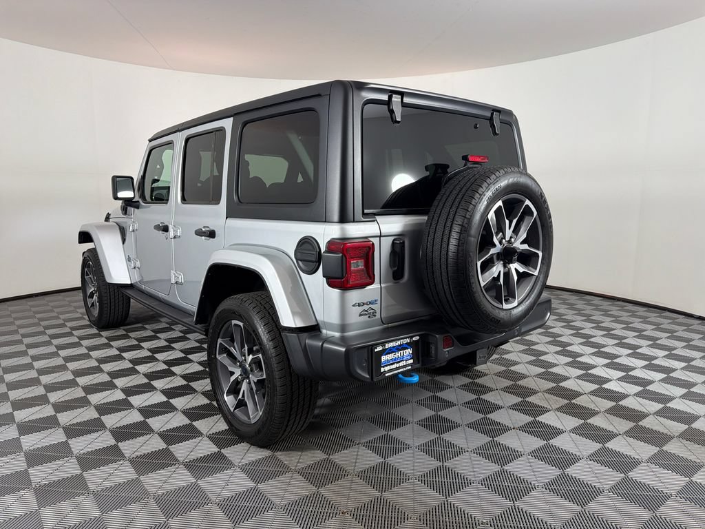 Used 2024 Jeep Wrangler Unlimited w/ Convenience Group AWD/4WD image 5