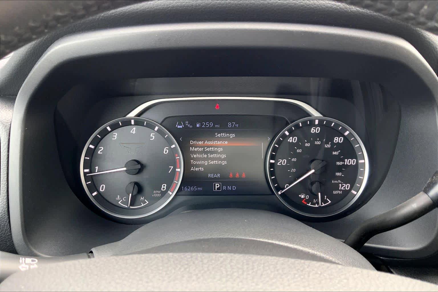 Used 2024 Nissan Titan SV RWD image 25