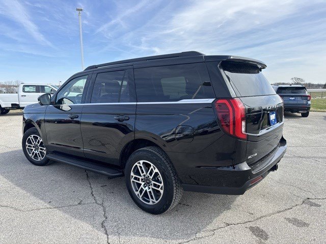 Certified 2025 Ford Expedition Active image 3